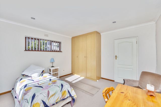 To Let 6 Bedroom Property for Rent in Fish Hoek Western Cape